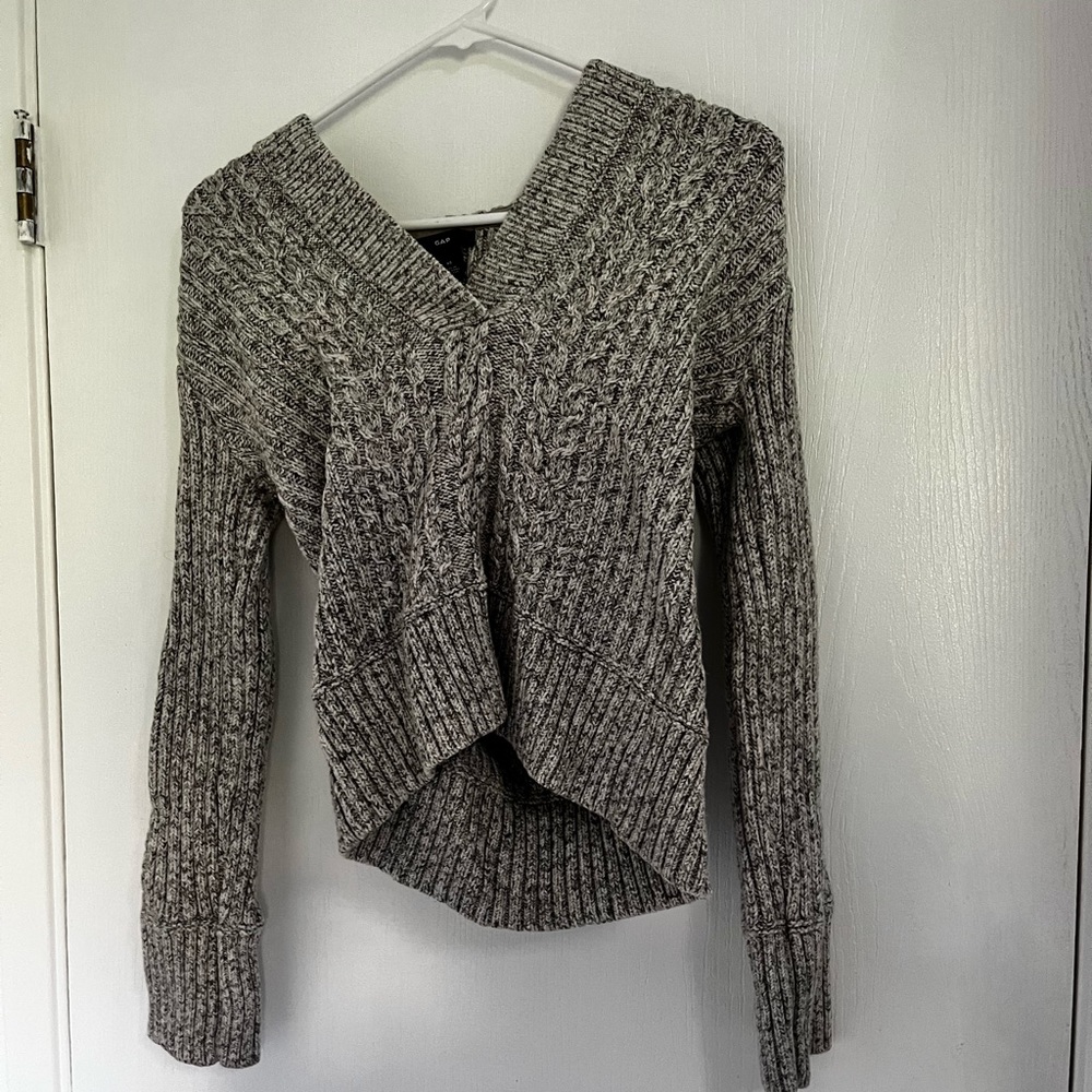 hooded GAP knit grey and black sweater